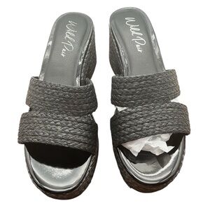 Wild Pair Women's Black Slide Sandals size 9.5